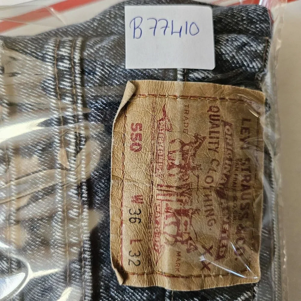 Levis size tag
